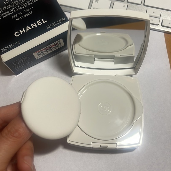 Chanel Le Blanc Cushion SOLD - Picture 2 of 3